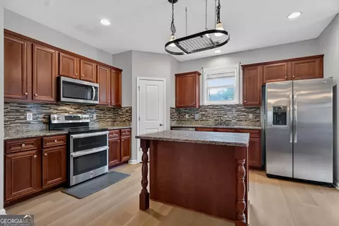 Kitchen - 402 Creekside Dr, Lagrange, GA 30240 photo 1 of 1