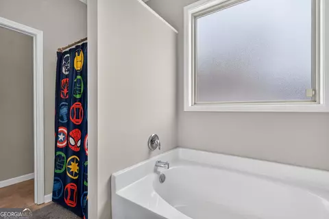 Bath - 402 Creekside Dr, Lagrange, GA 30240 photo 1 of 3