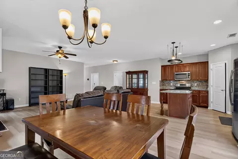 Dining - 402 Creekside Dr, Lagrange, GA 30240 photo 1 of 2