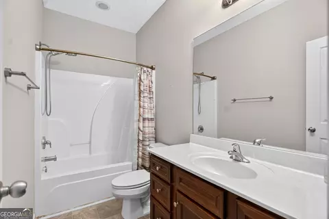 Bath - 402 Creekside Dr, Lagrange, GA 30240 photo 3 of 3