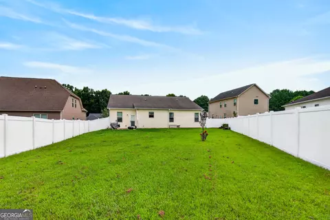 Exterior - 402 Creekside Dr, Lagrange, GA 30240 photo 2 of 3