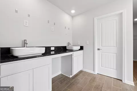 Bath - 206 Freshwater Ct, Lagrange, GA 30241 photo 1 of 2