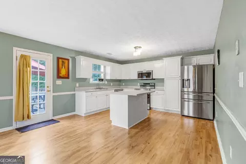 Kitchen - 75 Overlook Dr, Covington, GA 30016 photo 2 of 3
