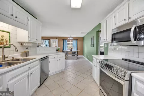 Kitchen - 88 Snapping Shoals Rd, Mcdonough, GA 30252 photo 3 of 5