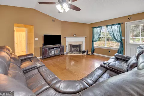 Living - 88 Snapping Shoals Rd, Mcdonough, GA 30252 photo 3 of 4