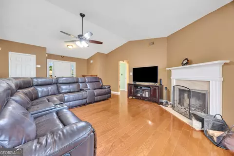Living - 88 Snapping Shoals Rd, Mcdonough, GA 30252 photo 2 of 4