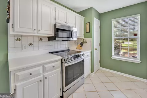 Kitchen - 88 Snapping Shoals Rd, Mcdonough, GA 30252 photo 2 of 5