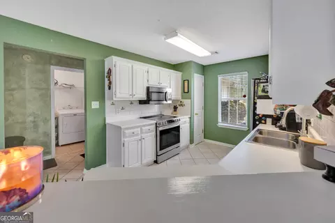 Kitchen - 88 Snapping Shoals Rd, Mcdonough, GA 30252 photo 5 of 5