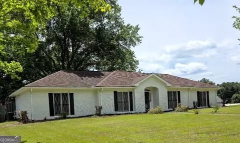 2064 Skyland Glen Dr, Snellville, GA 30078