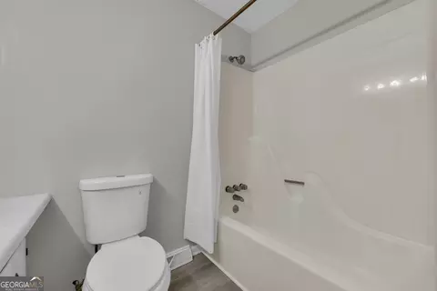 Bath - 514 S Broad St, Toccoa, GA 30577 photo 3 of 4