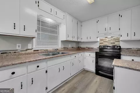 Kitchen - 514 S Broad St, Toccoa, GA 30577 photo 1 of 1