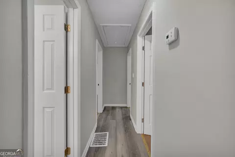Entry Way - 514 S Broad St, Toccoa, GA 30577 photo 2 of 2