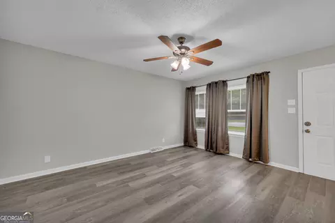 Living - 514 S Broad St, Toccoa, GA 30577 photo 2 of 2