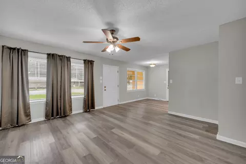 Living - 514 S Broad St, Toccoa, GA 30577 photo 1 of 2