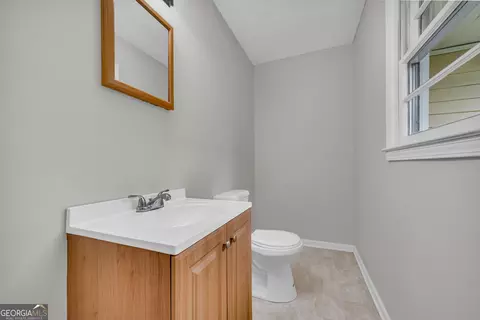 Bath - 514 S Broad St, Toccoa, GA 30577 photo 4 of 4