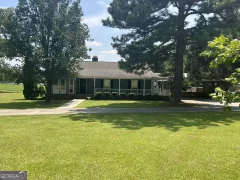 64 Lake Dr, Manchester, GA 31816