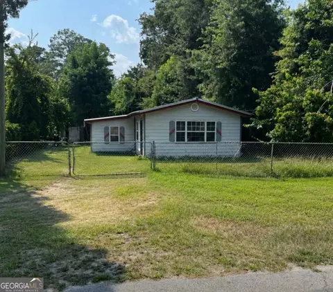 78 Trout St, Woodbine, GA 31569