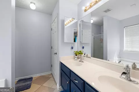 Bath - 1003 Marsh Court Ct, Hampton, GA 30228 photo 4 of 5