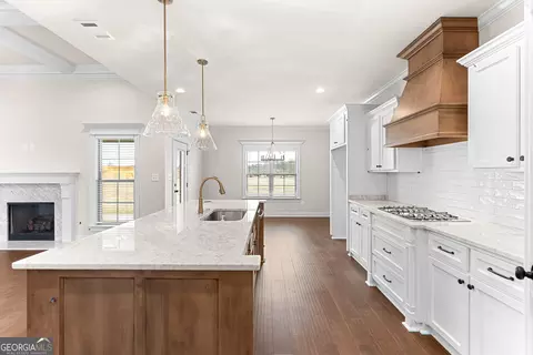 Kitchen - 136 Pridgen Pass, Perry, GA 31069 photo 5 of 10