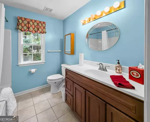 Bath - 124 Foxdale Dr, Lagrange, GA 30240 photo 2 of 4