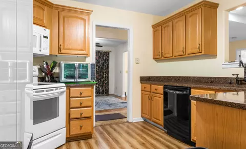 Kitchen - 124 Foxdale Dr, Lagrange, GA 30240 photo 2 of 2