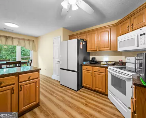 Kitchen - 124 Foxdale Dr, Lagrange, GA 30240 photo 1 of 2
