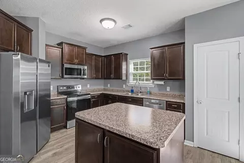 96 Griffin Rd, Allenhurst, GA 31301 photo 2