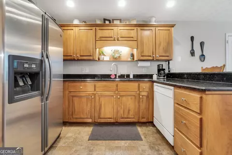 Kitchen - 95 Five Oaks Dr, Covington, GA 30014 photo 4 of 4