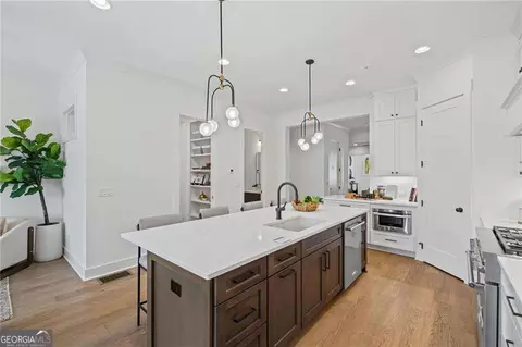 Kitchen - 3470 Commander Cv, Suwanee, GA 30024 photo 3 of 3