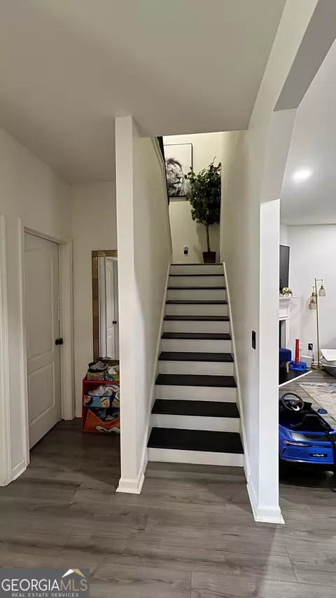 Entry Way - 70 Kevin Ct, Porterdale, GA 30014 photo 3 of 5