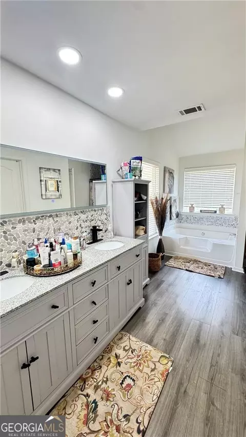 Bath - 70 Kevin Ct, Porterdale, GA 30014 photo 6 of 10