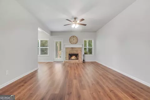 Living - 534 Giles Rd, Forsyth, GA 31029 photo 2 of 3