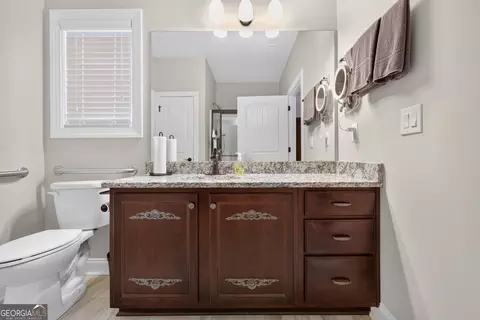 Bath - 835 Ideal Pl, Winder, GA 30680 photo 1 of 3