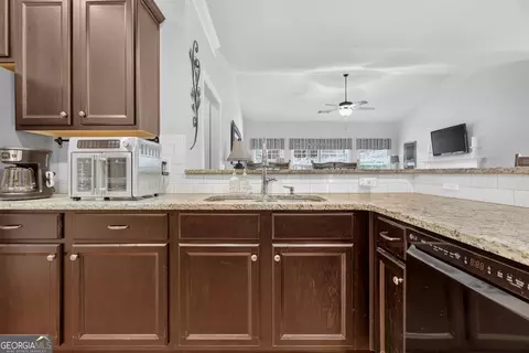 Kitchen - 835 Ideal Pl, Winder, GA 30680 photo 4 of 5
