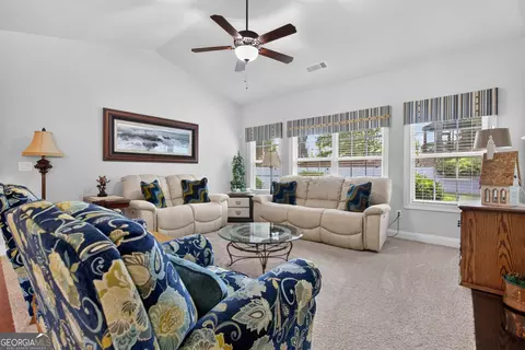 Living - 835 Ideal Pl, Winder, GA 30680 photo 2 of 4