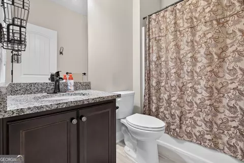 Bath - 835 Ideal Pl, Winder, GA 30680 photo 3 of 3