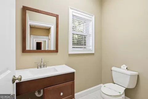 Bath - 359 E Tugalo St, Toccoa, GA 30577 photo 7 of 10
