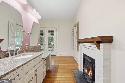 Bath - 359 E Tugalo St, Toccoa, GA 30577 photo 2 of 10