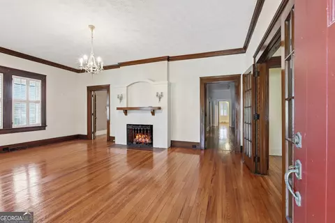 Living - 359 E Tugalo St, Toccoa, GA 30577 photo 1 of 9