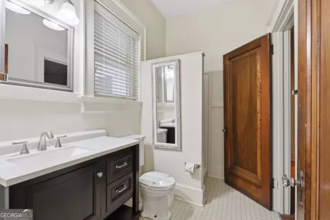 Bath - 359 E Tugalo St, Toccoa, GA 30577 photo 5 of 10