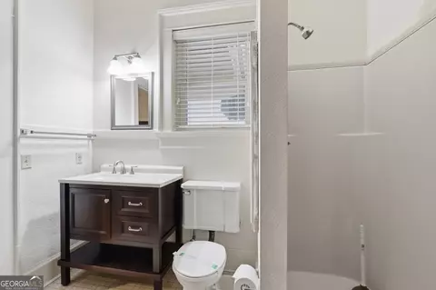 Bath - 359 E Tugalo St, Toccoa, GA 30577 photo 6 of 10