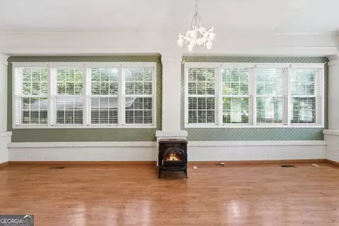 Living - 359 E Tugalo St, Toccoa, GA 30577 photo 5 of 9