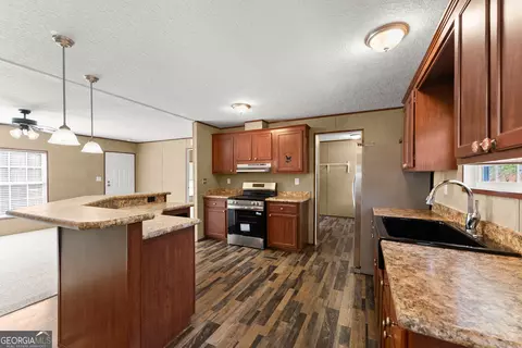 Kitchen - 277 Yates St, Cornelia, GA 30531 photo 2 of 3
