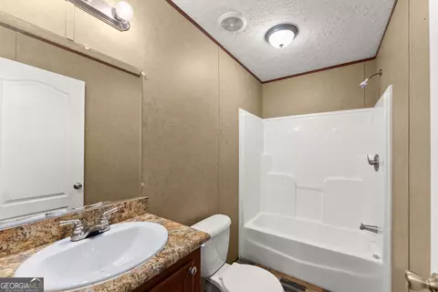 Bath - 277 Yates St, Cornelia, GA 30531 photo 4 of 4
