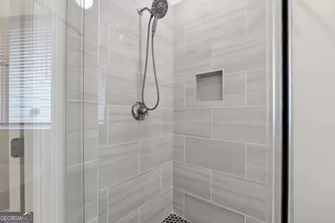 Bath - 114 Grove Park Dr, Cornelia, GA 30531 photo 5 of 11