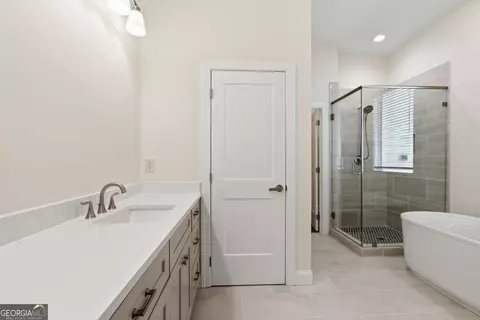 Bath - 114 Grove Park Dr, Cornelia, GA 30531 photo 2 of 11