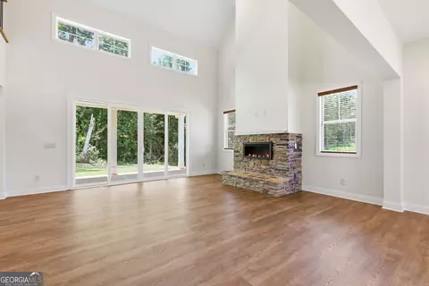 Living - 114 Grove Park Dr, Cornelia, GA 30531 photo 2 of 6
