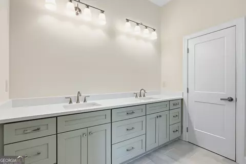 Bath - 114 Grove Park Dr, Cornelia, GA 30531 photo 1 of 11