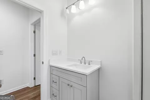Bath - 114 Grove Park Dr, Cornelia, GA 30531 photo 10 of 11