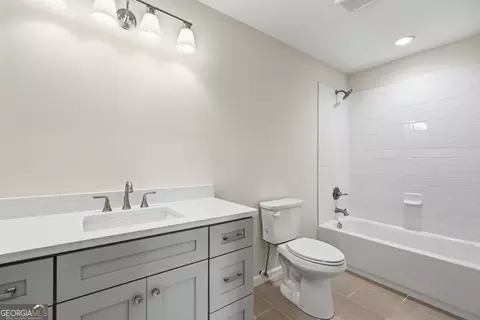 Bath - 114 Grove Park Dr, Cornelia, GA 30531 photo 8 of 11